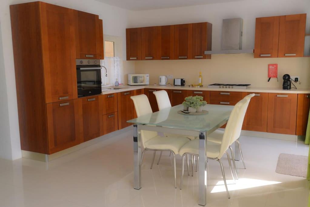 Seafront Duplex Penthouse With Terrace Overlooking Xlendi Bay 외부 사진
