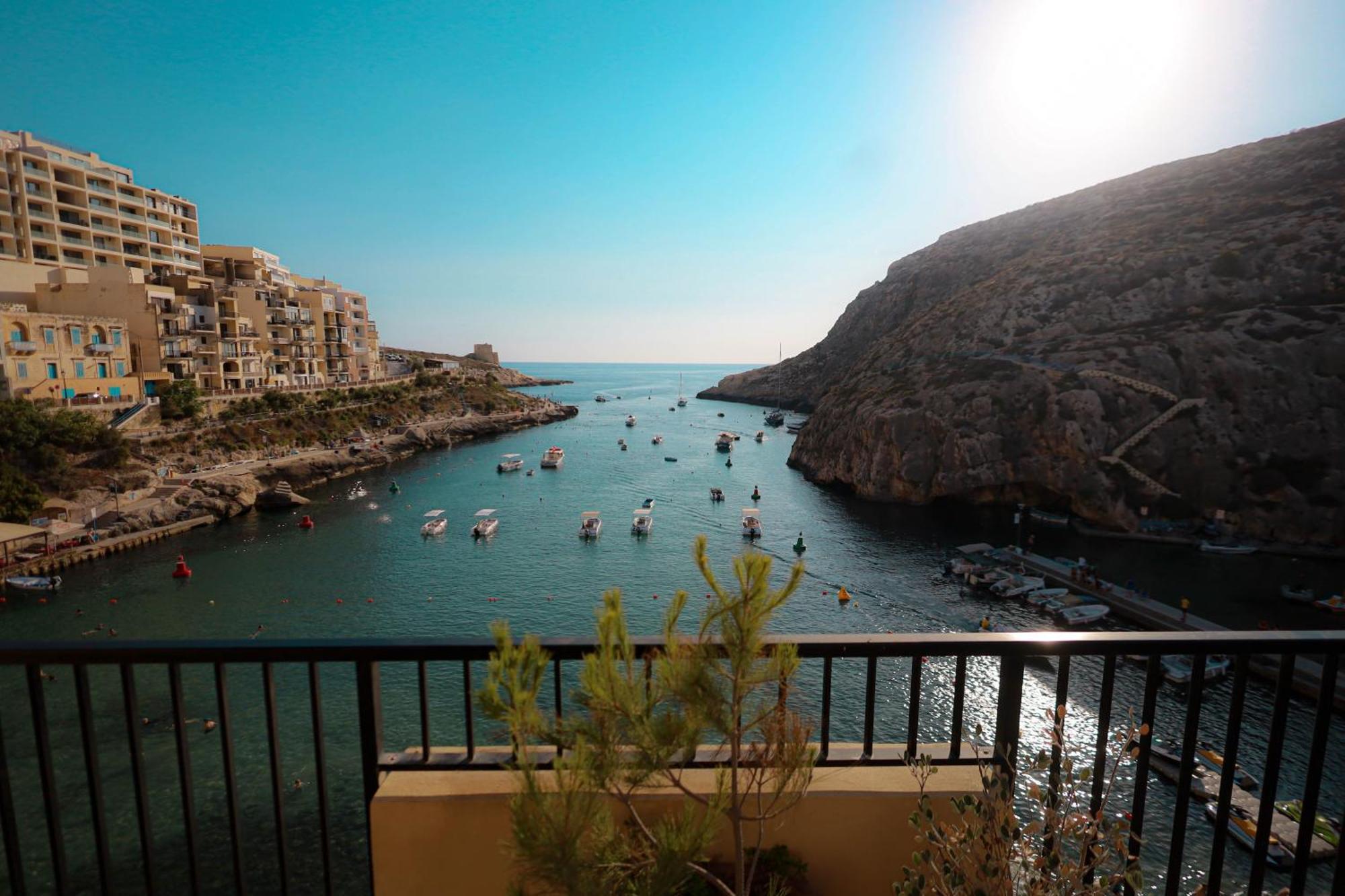 Seafront Duplex Penthouse With Terrace Overlooking Xlendi Bay 외부 사진