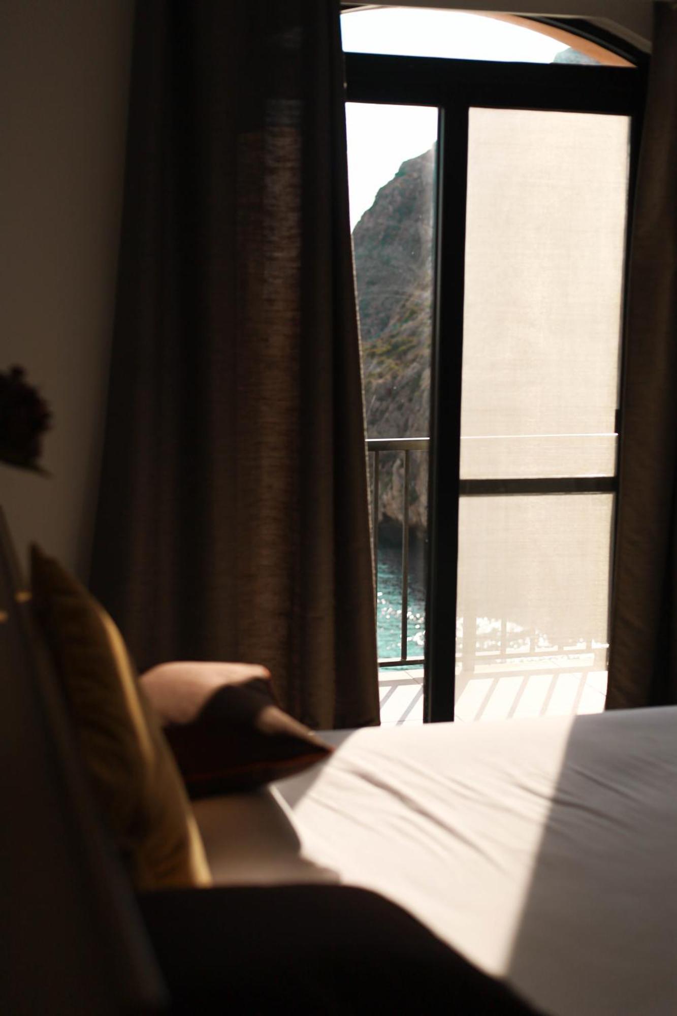 Seafront Duplex Penthouse With Terrace Overlooking Xlendi Bay 외부 사진