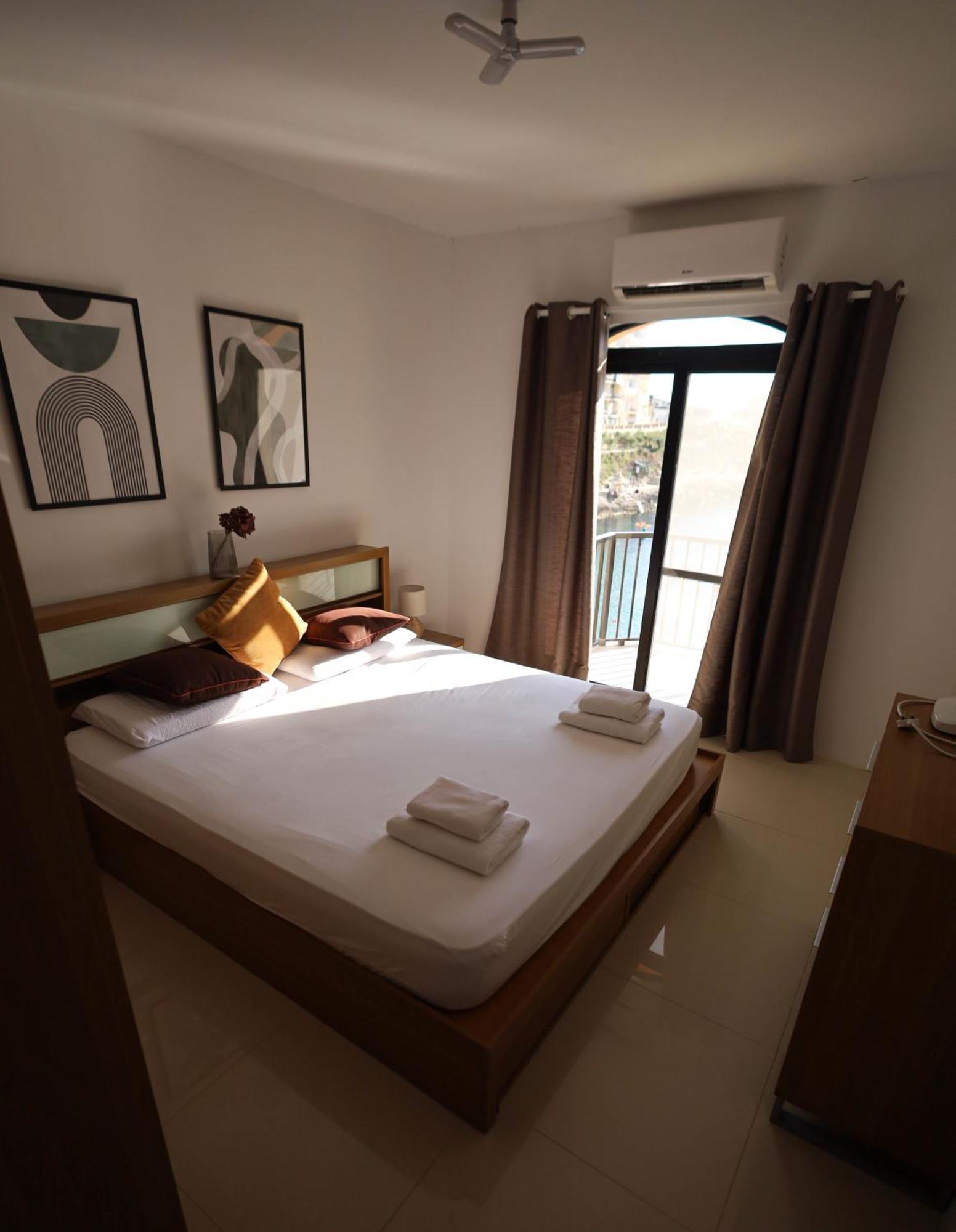 Seafront Duplex Penthouse With Terrace Overlooking Xlendi Bay 외부 사진