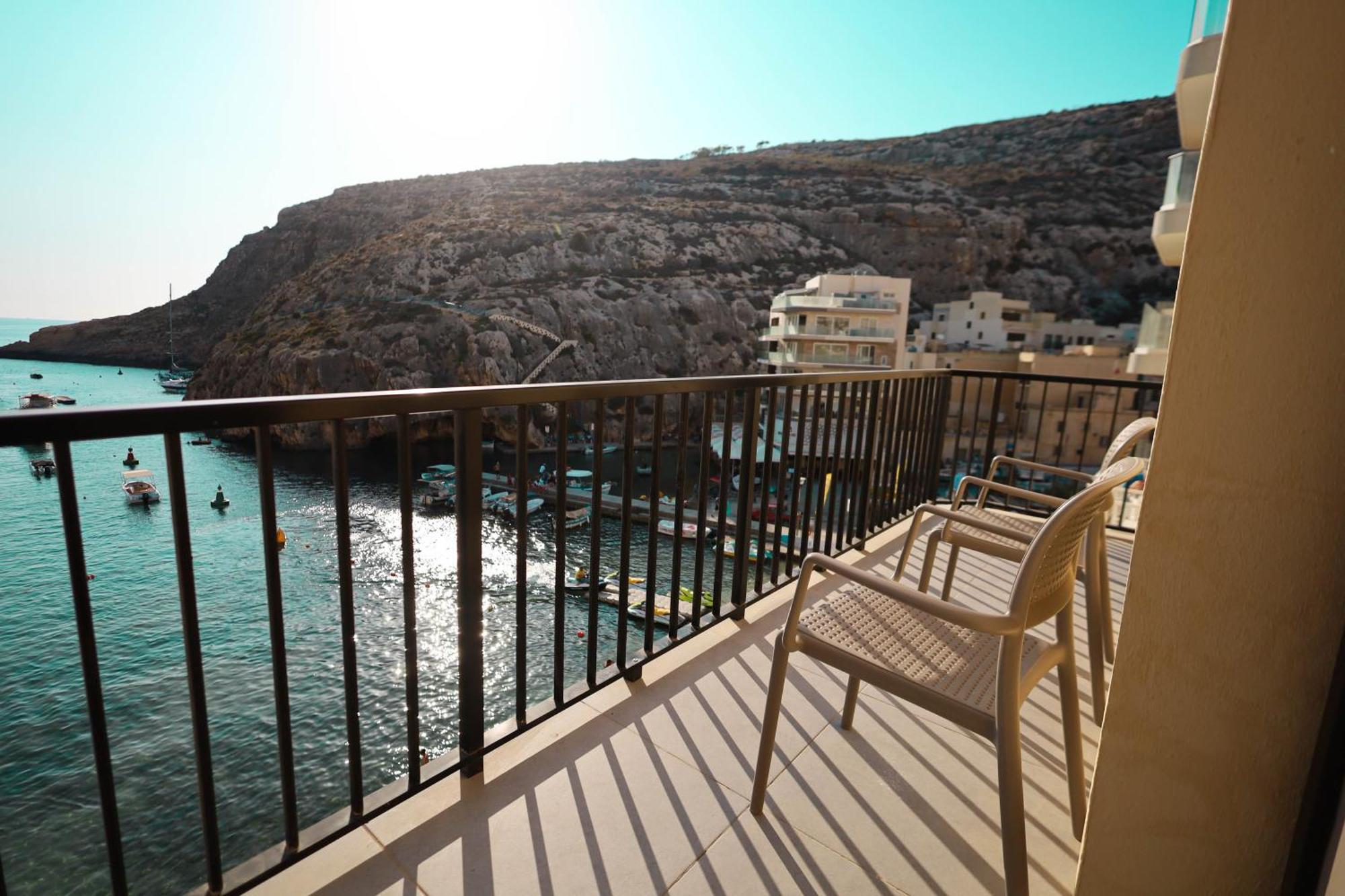 Seafront Duplex Penthouse With Terrace Overlooking Xlendi Bay 외부 사진